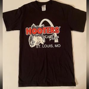 Vintage Hooters T-Shirt St. Louis Black Graphic Y2K TikTok Tee Small